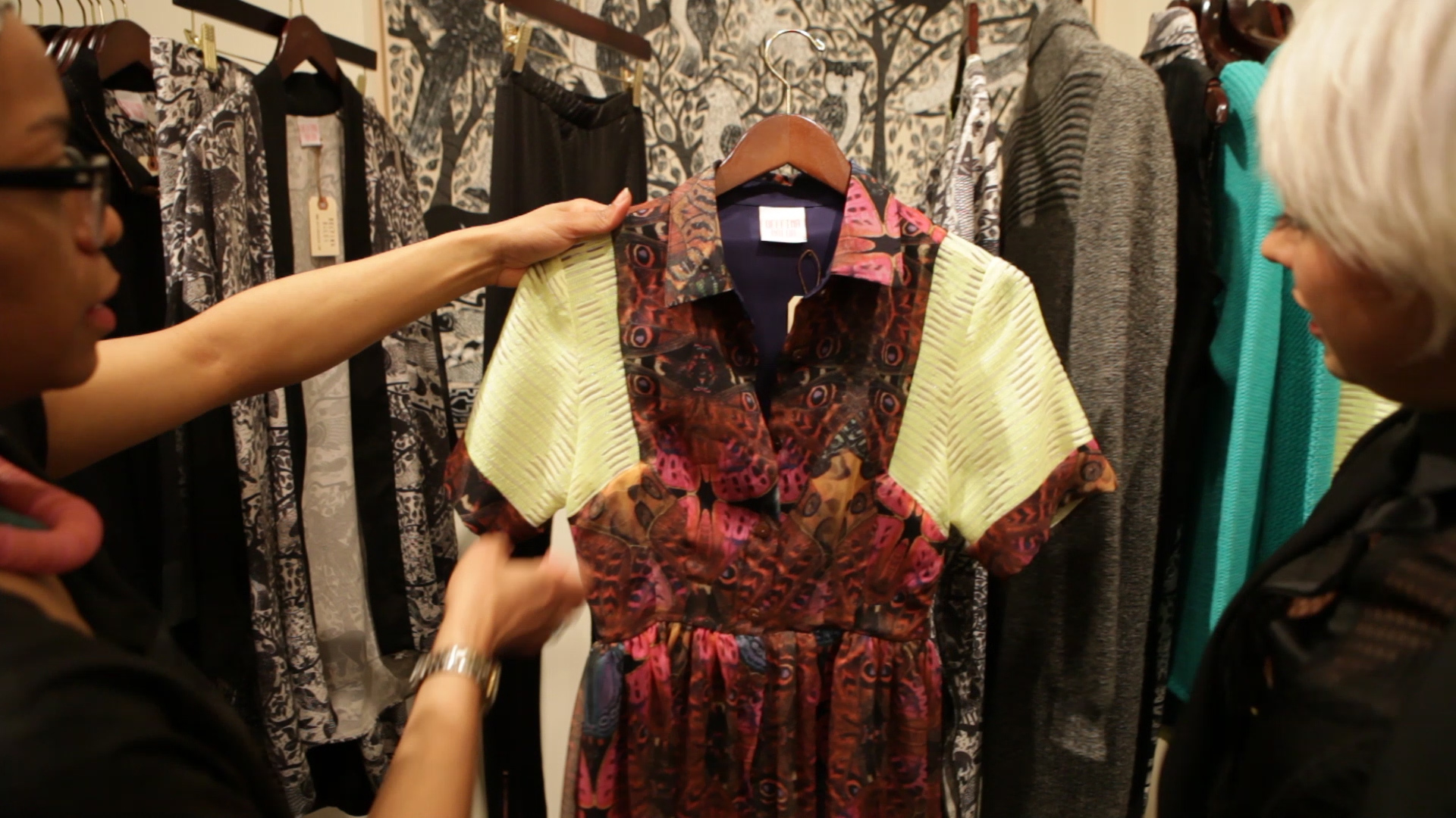 Showroom.Still012